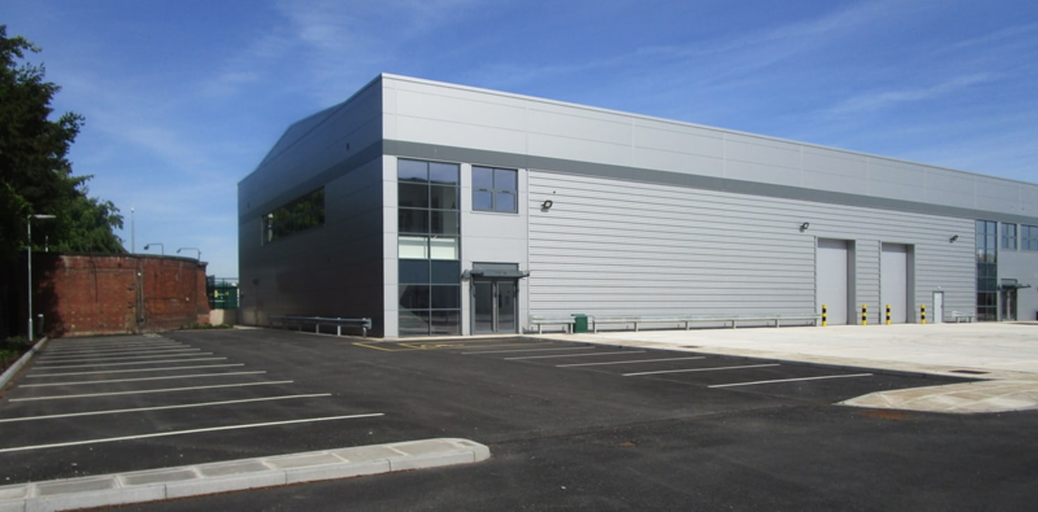 The units incorporate a high specification including: * Steel portal frame construction * 8m clear internal height * Uniformly distributed 50KW / m2 fl oor loading * 15% roof lights * 1 door per 10,000 sq ft floor area. (width 3.54 m x 5....