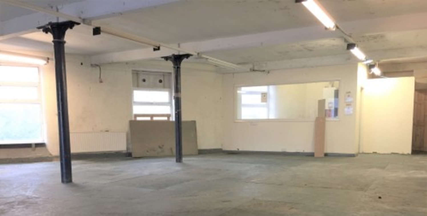 Whiteacres are pleased to offer a single storey workshop/industrial unit in the popular Pendle town of Colne.\n\nThe unit is positioned in the corner of the estate each with its own loading door and offers mainly open plan workshop accommodation bein...