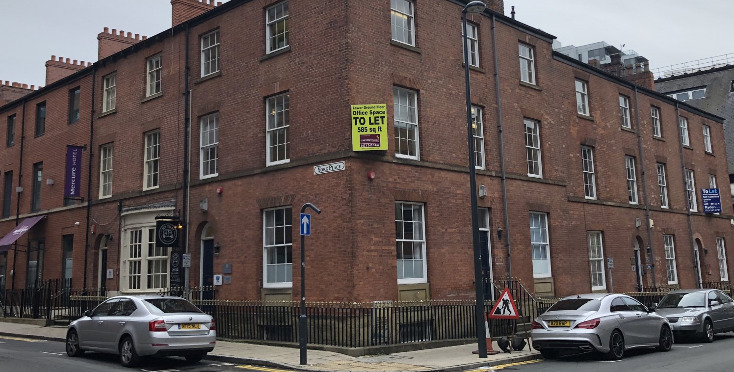 The available accommodation comprises the first floor of this quality, Georgian style office building. 27 York Place is of a traditional, brick-built construction under a pitched slate roof with timber floors and timber-framed sash windows. 

The acc...