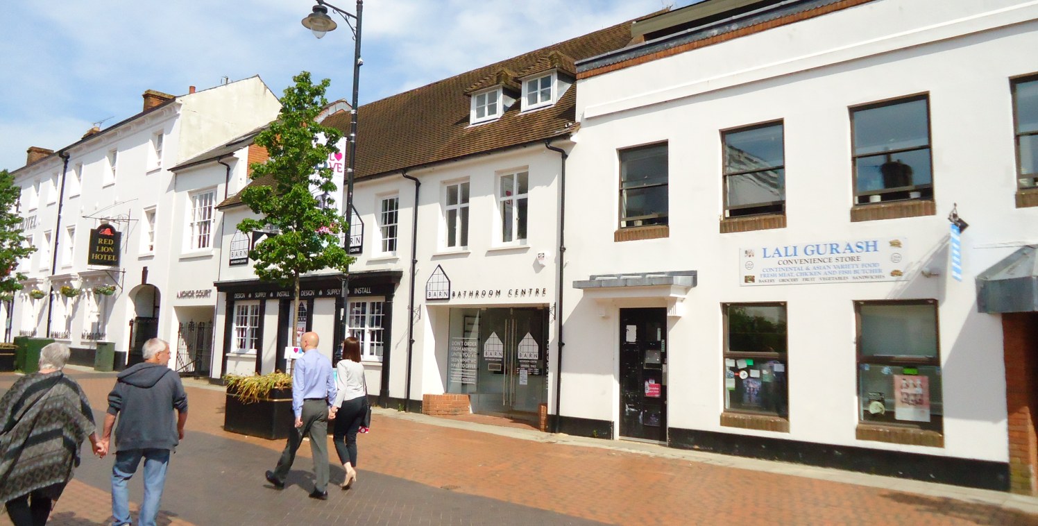 Town centre retail/showroom premises (Use Class 'E'), suitable for alternative uses.