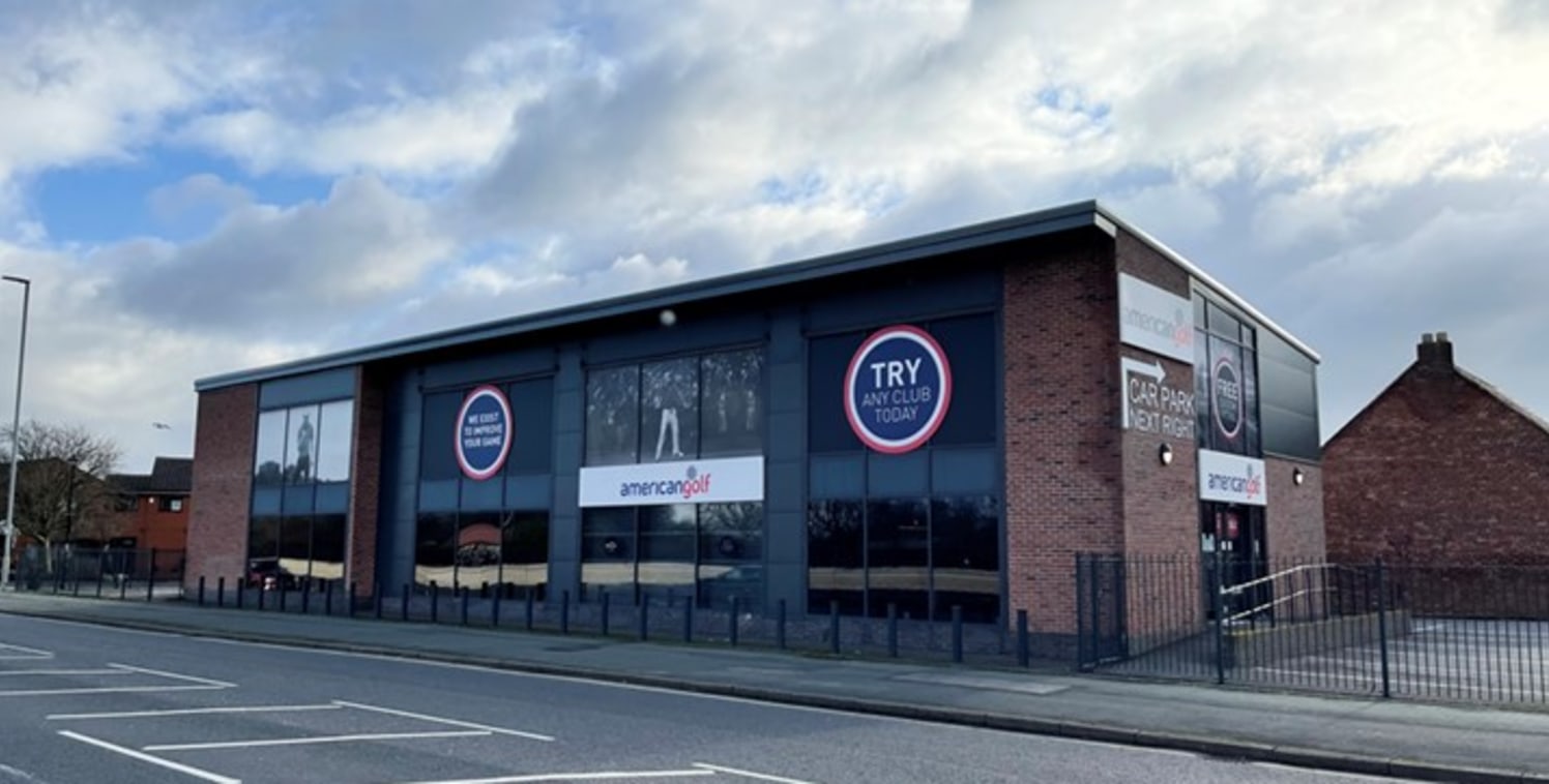 We are delighted to offer for sale or rent this fabulous corner retail showroom property. 

The property was constructed in 2016 to a high-end specification with quality materials and attractive brick and glazed elevations.

The property enjoys direc...