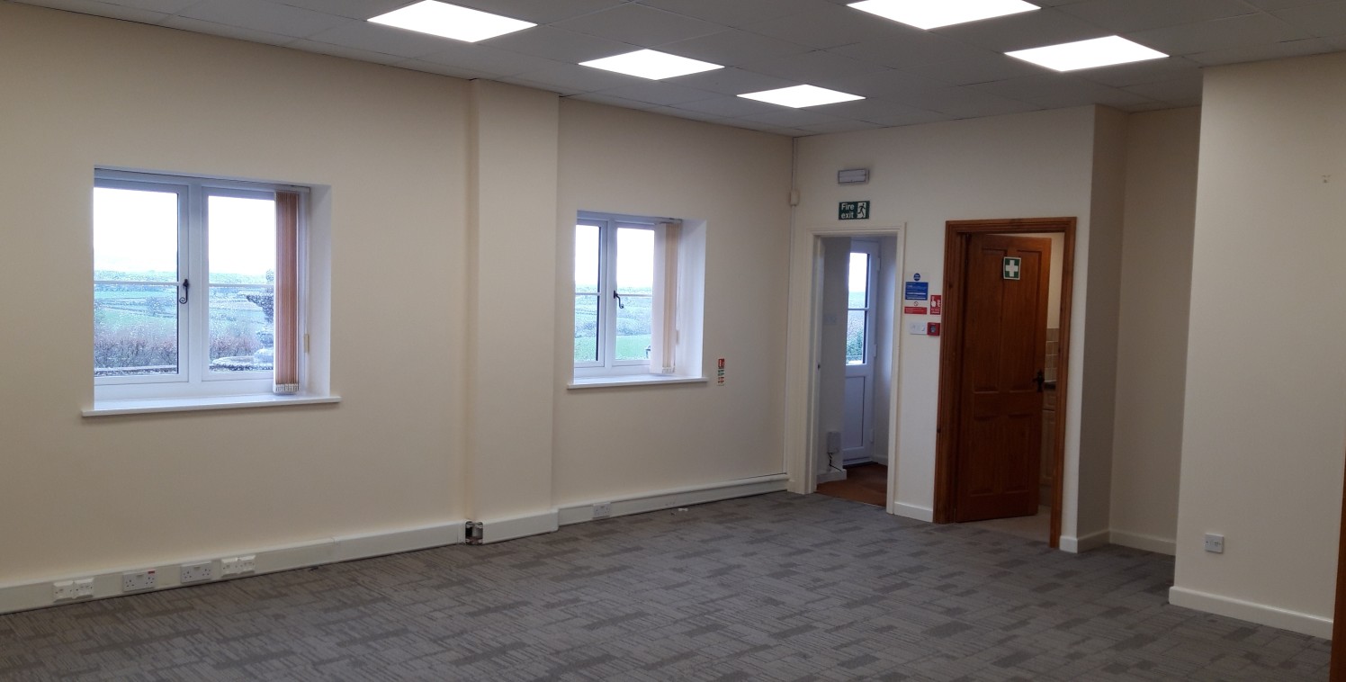 Serviced all inclusive office accommodation available from 170 sq ft to 466 sq ft which has been finished to a good standard with carpeted floors, suspended ceilings and shared facilities including kitchenettes and WCs. The offices are accessed off a...