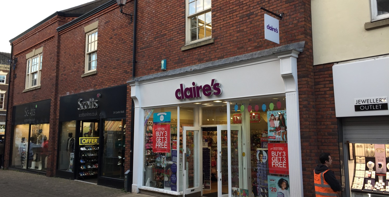 Prime retail unit to let comprising 1,264 sq ft at Castle Walk, Newcastle under Lyme. 

The properties are situated in the centre of the Castle Walk, which provides the prime retailing area of Newcastle Under Lyme. The properties are immediately oppo...