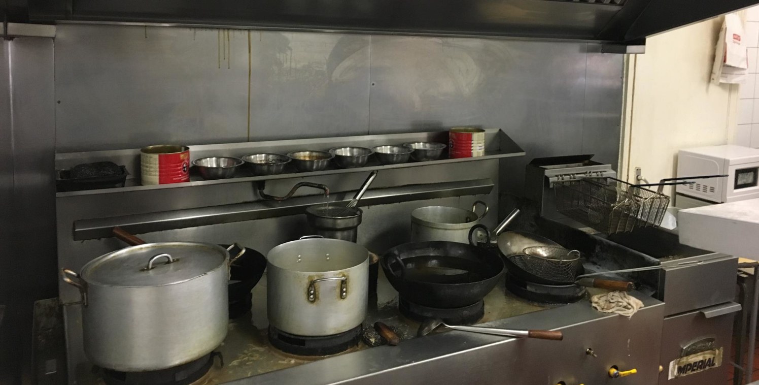 This A5 property is currently trading as a Chinese Takeaway. The property is available on a lease reassignment with approximately 1000 sq ft of internal space, located on an incredibly busy road, between Acton and Shepherd's Bush....