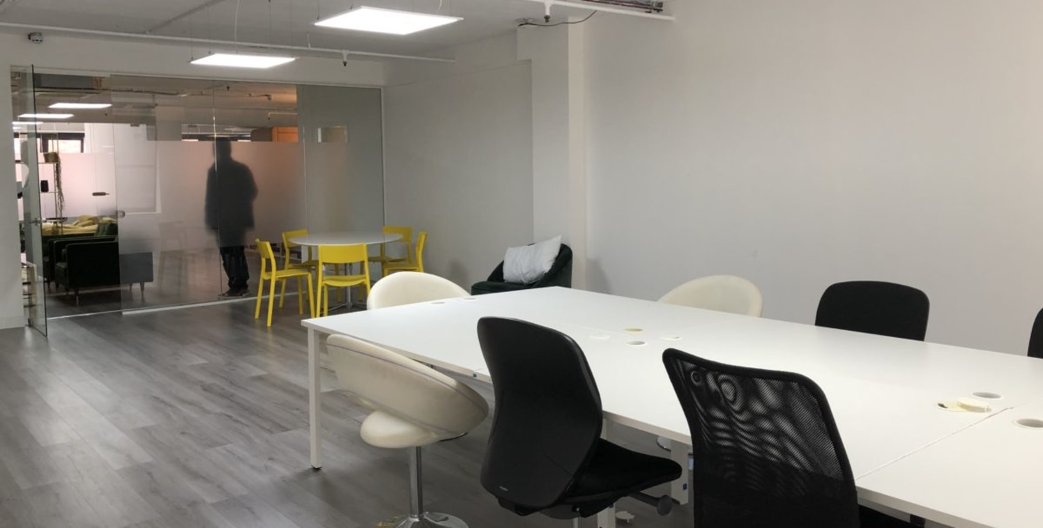 LOCATION, LOCATION, LOCATION !!! Great opportunity to secure a fully serviced office on the first floor of Duru House located within easy reach of central London. Fully furnished and all inclusive serviced office (except broadband) in one of London's...