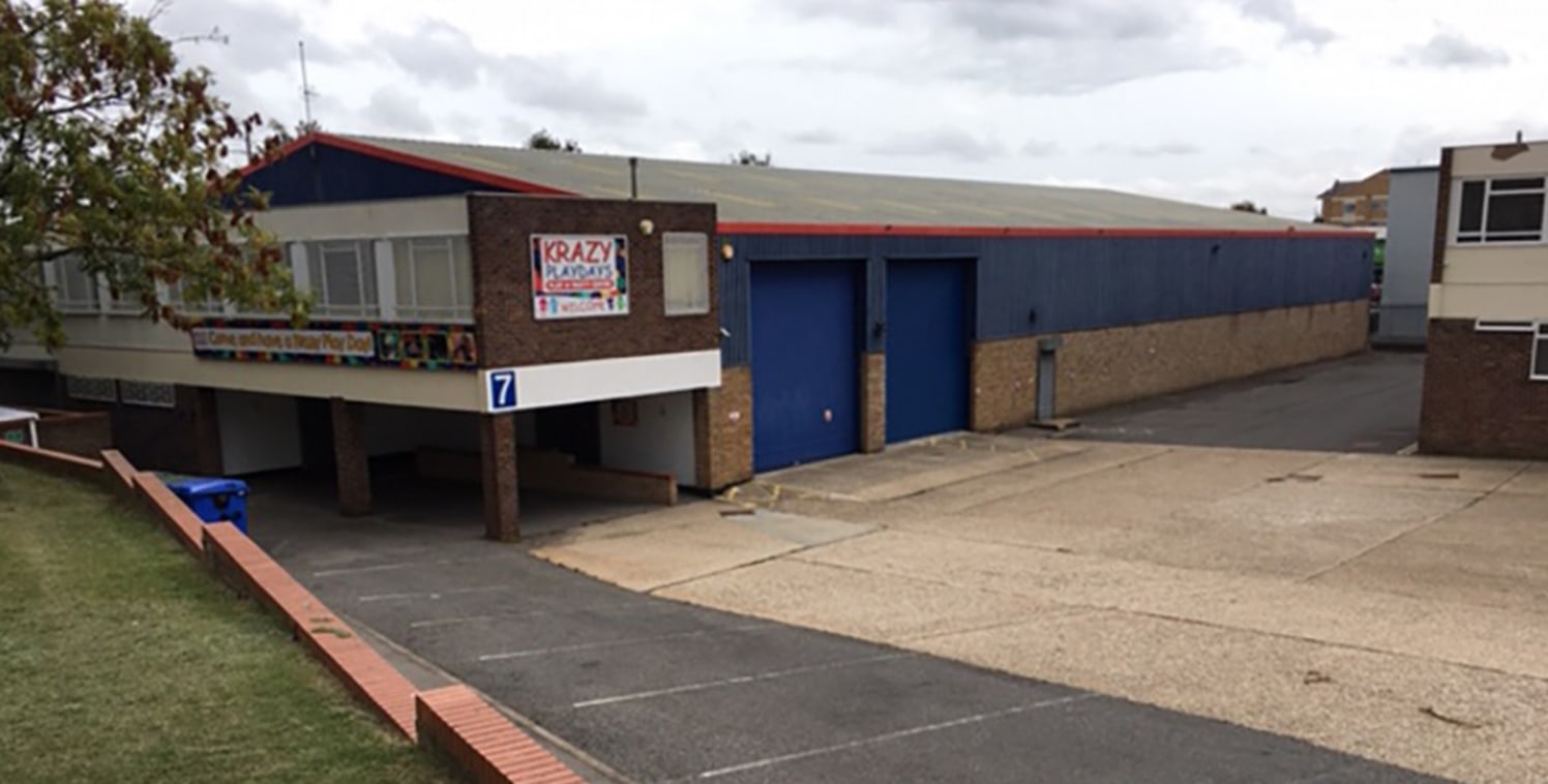 <p class="p1">Norcot Road Industrial Estate comprises of 7 modern industrial/warehouse units (also suitable for leisure use subject to planning), located approximately 1.5 miles west of Reading and well serviced by public transport.</p>

<p class="p1...