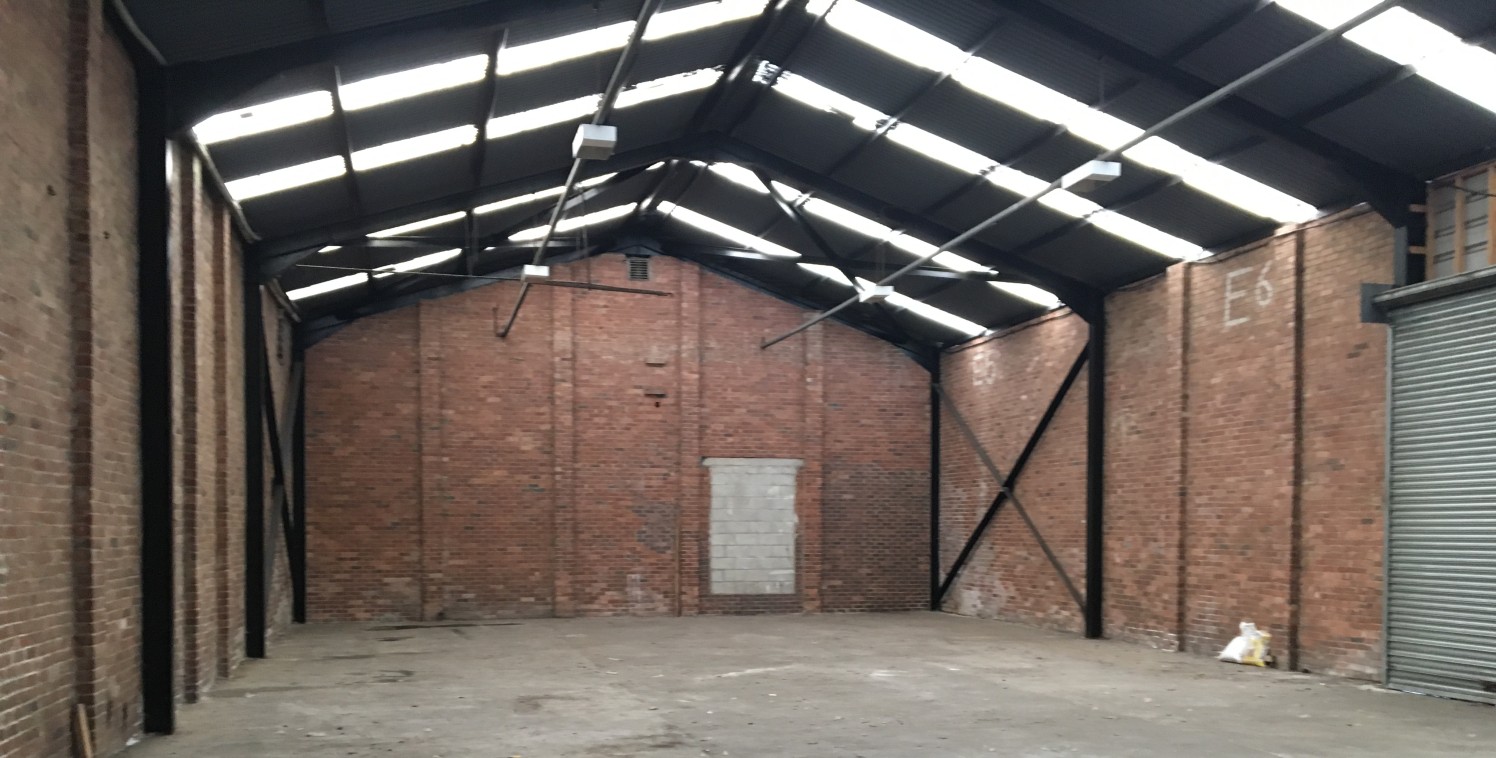 Linthwaite Business Centre comprises a mixture of modern portal frame units & steel/timber frame brick built units that provide self-contained open span workshop & warehouse accommodation.

The units benefit from steel roller shutter loading doors, t...