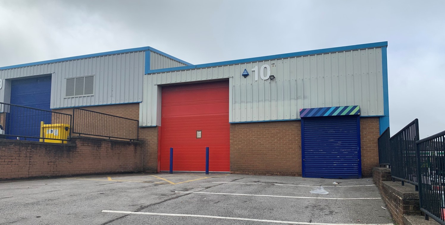 The property comprises an trade counter/warehouse unit being constructed on a steel portal frame with block and metal sheet clad walls and under a pitched sheet clad roof incorporating translucent panels.

Internally the property comprises open works...