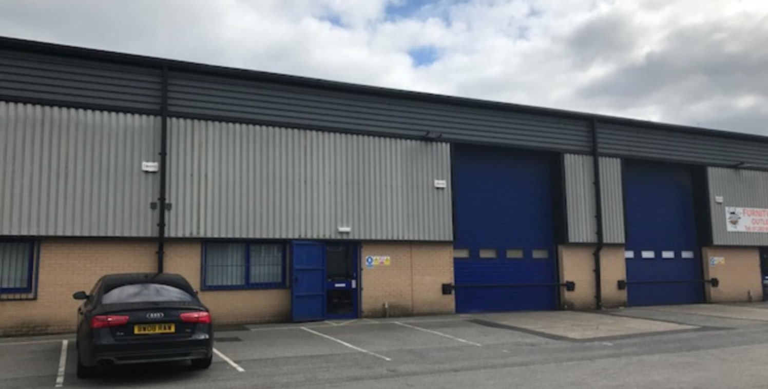 The property comprises a self contained modern steel portal frame industrial/warehouse unit<br>extending to 4,000 sq.ft.<br><br>It has steel profile walls and roof which incorporate clear panels....