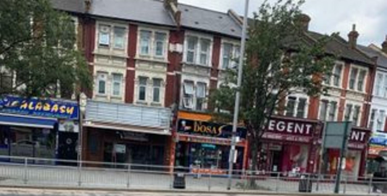 The commercial freehold investment located on Chapel Road in Ilford & with-in walking distance to Ilford Railway Station.Fully let commercial investment with A3 shop unit and four bedroom flat above....