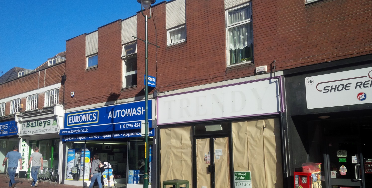 This mid-terrace lockup shop provides approximately 500 sq.ft. of accommodation on the ground floor, it benefits from a glazed aluminium shop front some 16ft2 wide and a retail depth of some 33ft6, to the rear of the sales area are WC facilities. The...