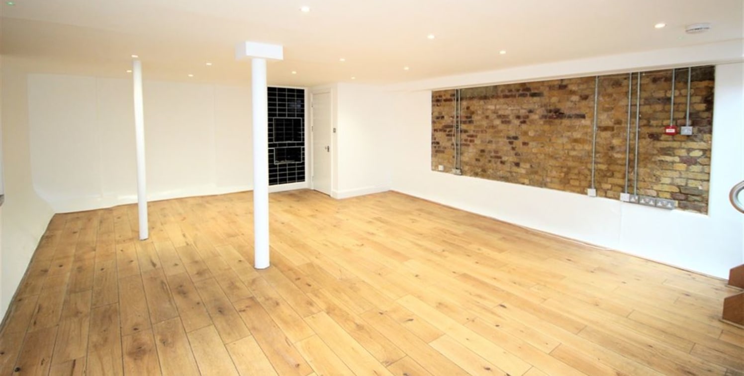 Recently refurbished ground floor and basement shop/office available on Hanbury Street just off of Brick Lane in Shoreditch. Liverpool Street and Shoreditch High-Street stations within walking distance.