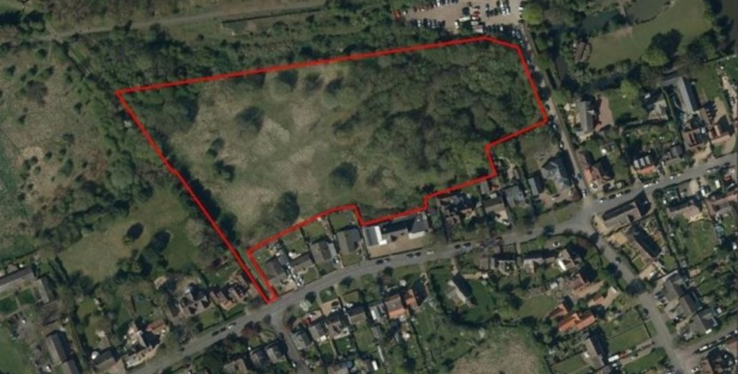 Separate parcels of land being sold with "No" planning permission. Village location situated close to Bedford's A421 & A1. Potential for future development. Immediate amenity use.