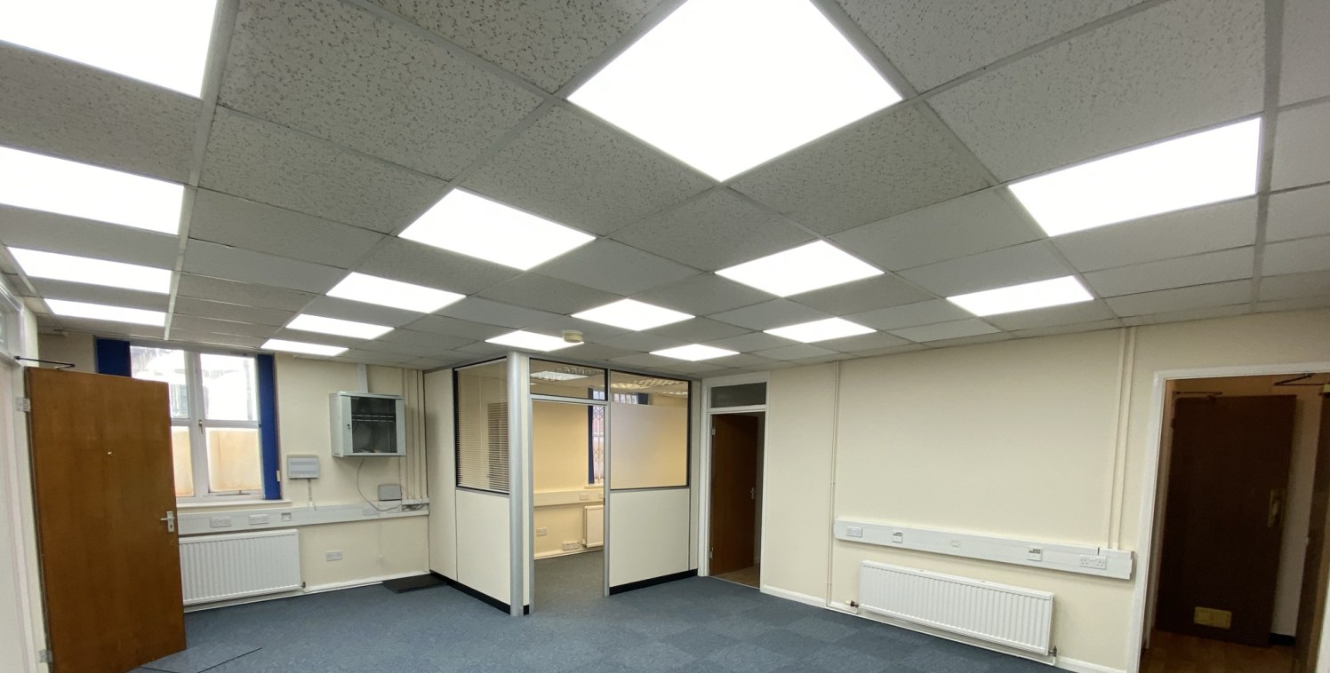 Self contained two storey office comprising 1,120 sq ft in a prominent Chester city centre location. To rear of Tesco / Boots

Ground Floor - 51 sq m / 550 sq ft

First Floor - 54 sq m / 570 sq ft

TOTAL - 105 sq m / 1,120 sq ft

The property has pla...