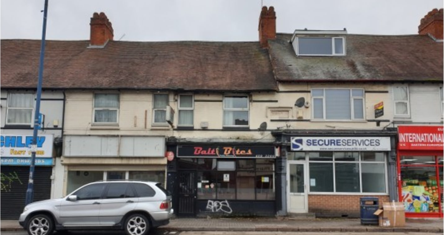 GROUND FLOOR TAKEAWAY RENTAL INCOME &pound;13,200 PAX RETAIL SALES AREA 34.5 SQ. M / 372 SQ. FT (APPROX) REAR ACCESS TO A FIRST FLOOR 2 BED FLAT APPROX. 34.5 SQ. M / 372 SQ....