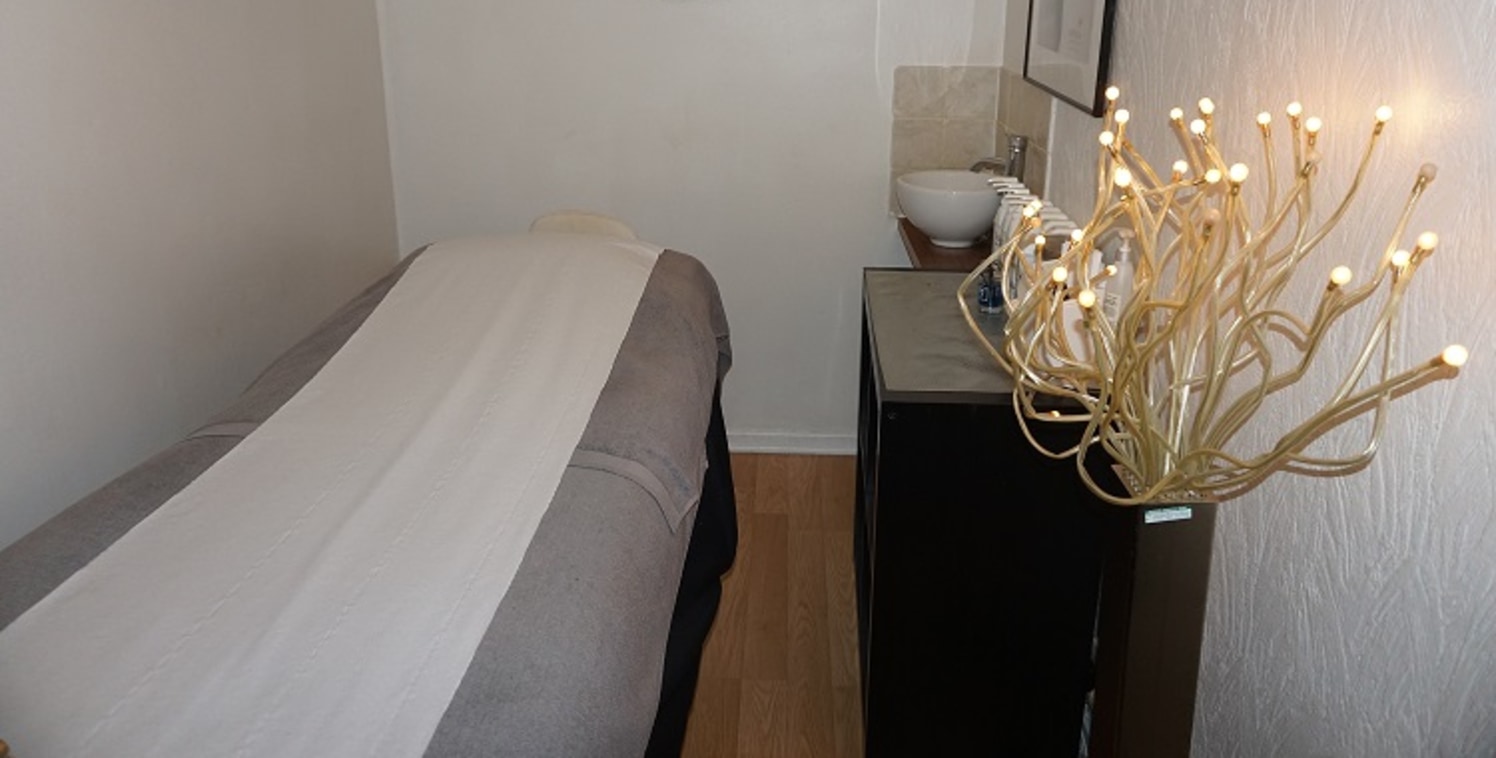 Well established Health & Beauty salon located on the Marsh Mill Village at Thornton. The purpose built shopping village has ample free public parking. The business has been established since 2005 offering a range of nail, beauty and health treatment...