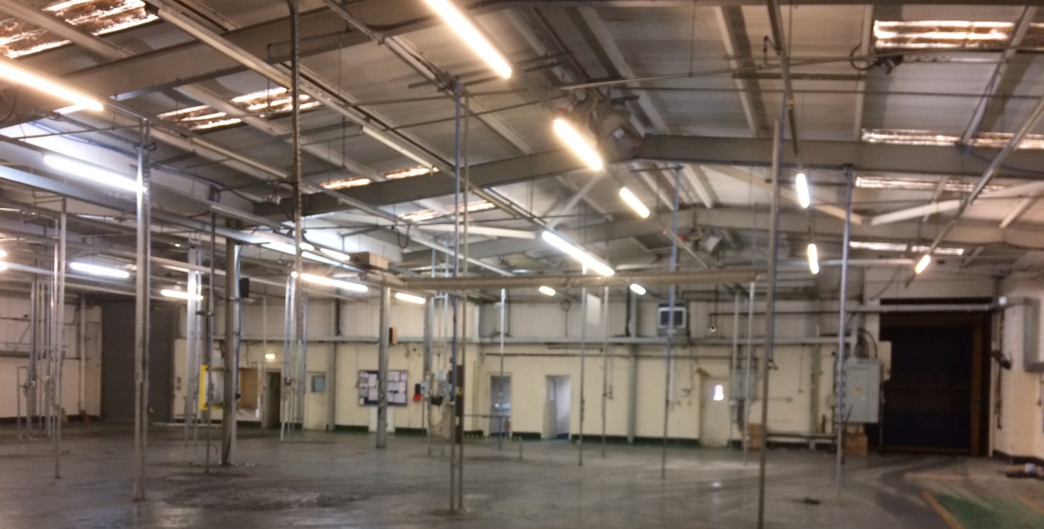 An industrial / warehouse unit with office in a well established location.

11,100 sq ft

Rental £36,000 per annum