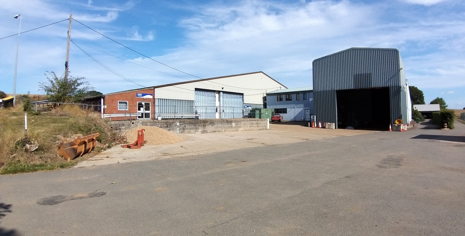 SEMI DETACHED WAREHOUSE WITH ANCILLARY OFFICE<br><br>A semi detached warehouse with ancillary office to rent in Washbrook, Ipswich.<br><br>LOCATION<br><br>The property is located on a secure and gated farm estate within 0.5 mile from London road....