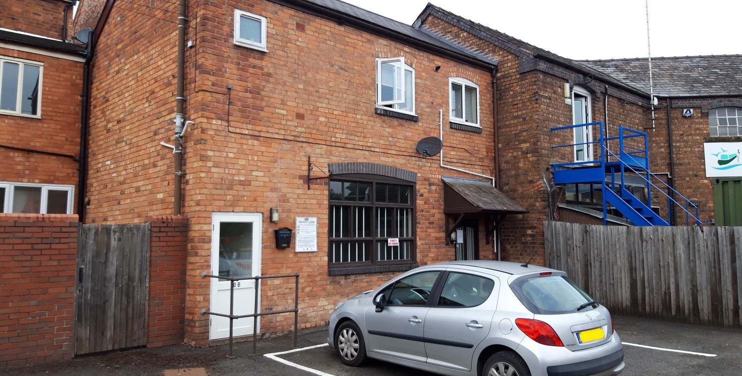 10A Lowesmoor Wharf is a 338 sq ft self-contained office, located towards the back corner of Lowesmoor Whaf. Access is through a secure front door which is partitioned off from the office accommodation, which allows this to be a flexible working envi...