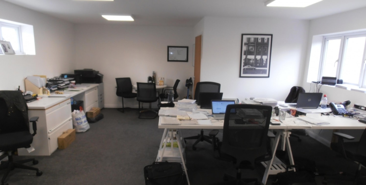 FIRST FLOOR OFFICE SUITE CLOSE TO ROMFORD TOWN CENTRE