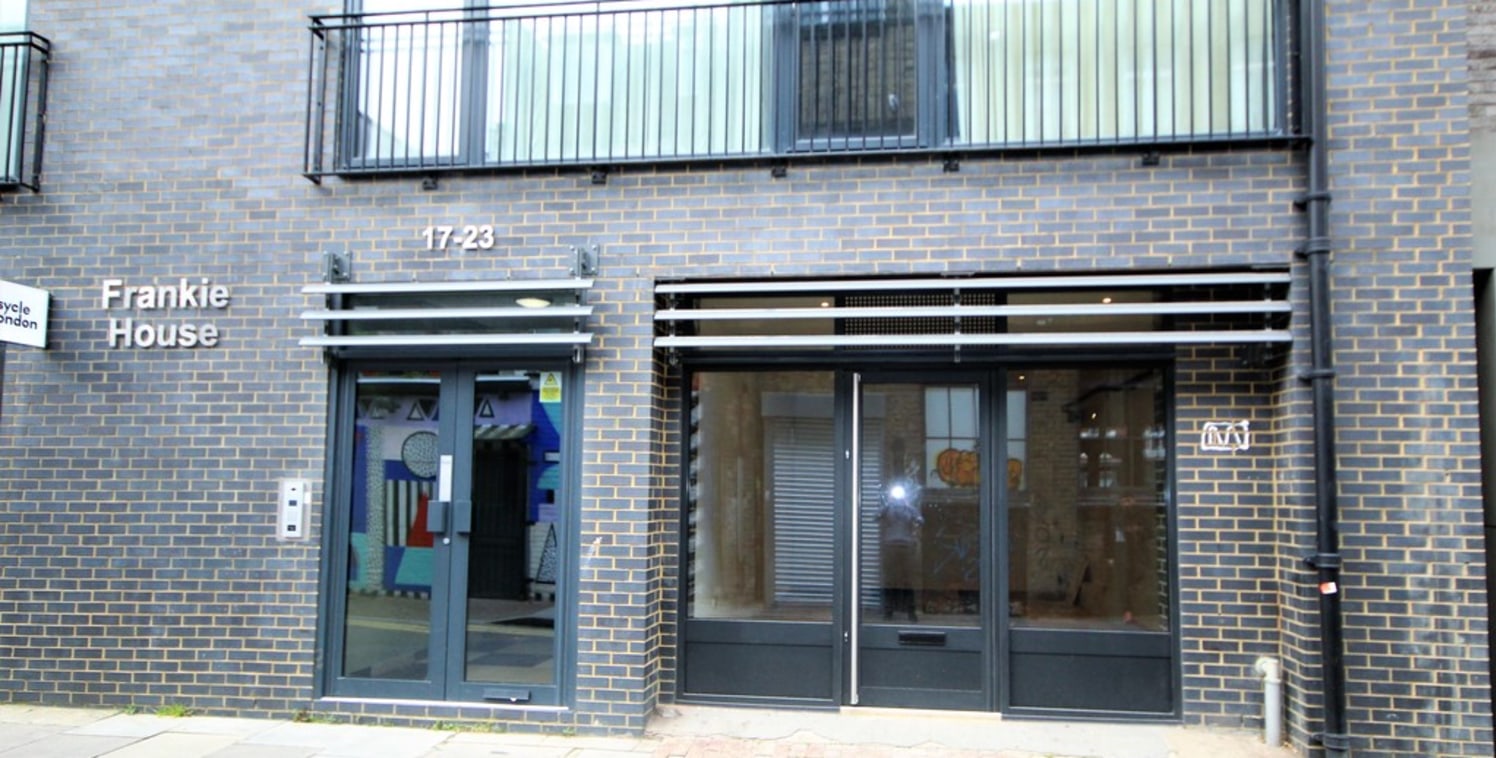 Commercial unit to rent on a quiet turning moments from Redchurch Street and Shoreditch High Street Station.