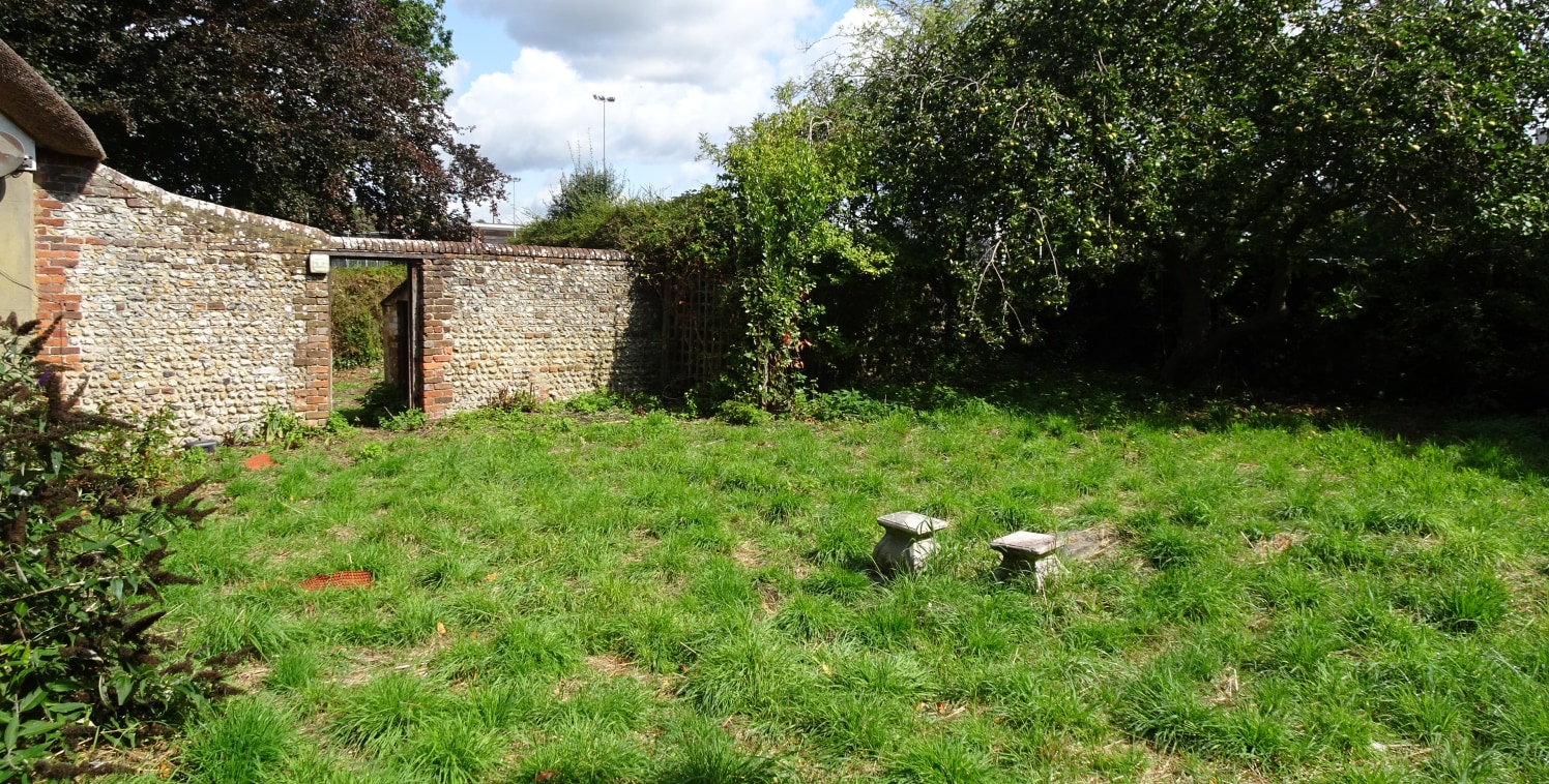 Grade II Listed Detached Period Thatched Cottage