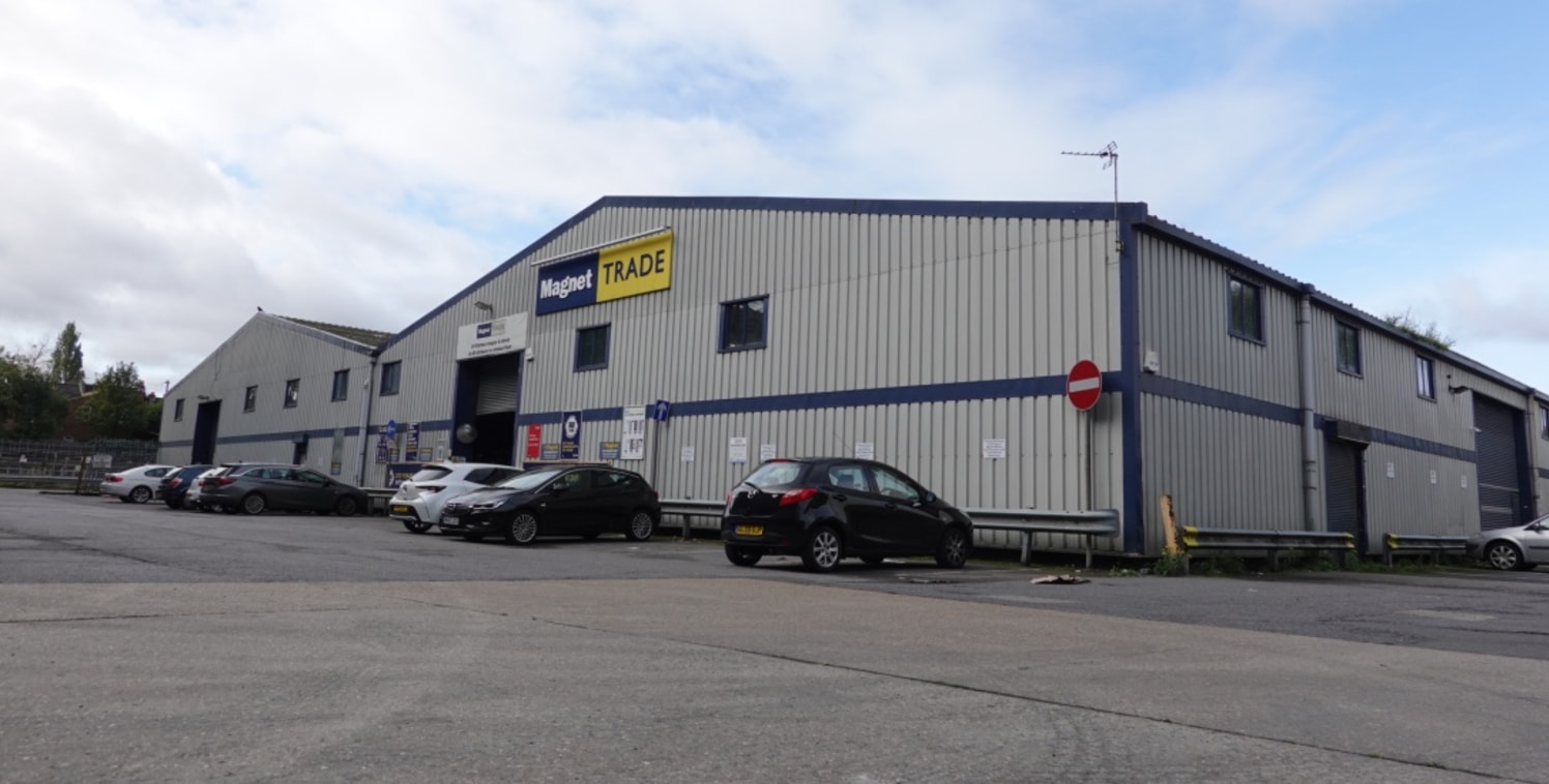 A rare opportunity to purchase a freehold warehouse in Central Harrow. The unit is currently occupied by a Magnet Trade Centre and provides approx 8,762 sq ft of open warehouse space. The unit benefits from a 26ft eaves height, two roller shutter loa...