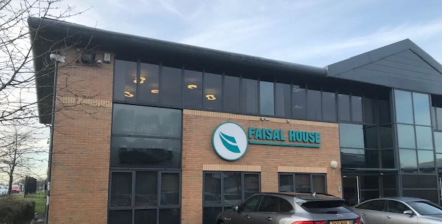 A semi-detached two storey office building set within well laid out landscaped grounds with excellent car parking facility.<br><br>The suite is arranged on the ground floor and is equipped to a high standard with full air conditioning, quality suspen...