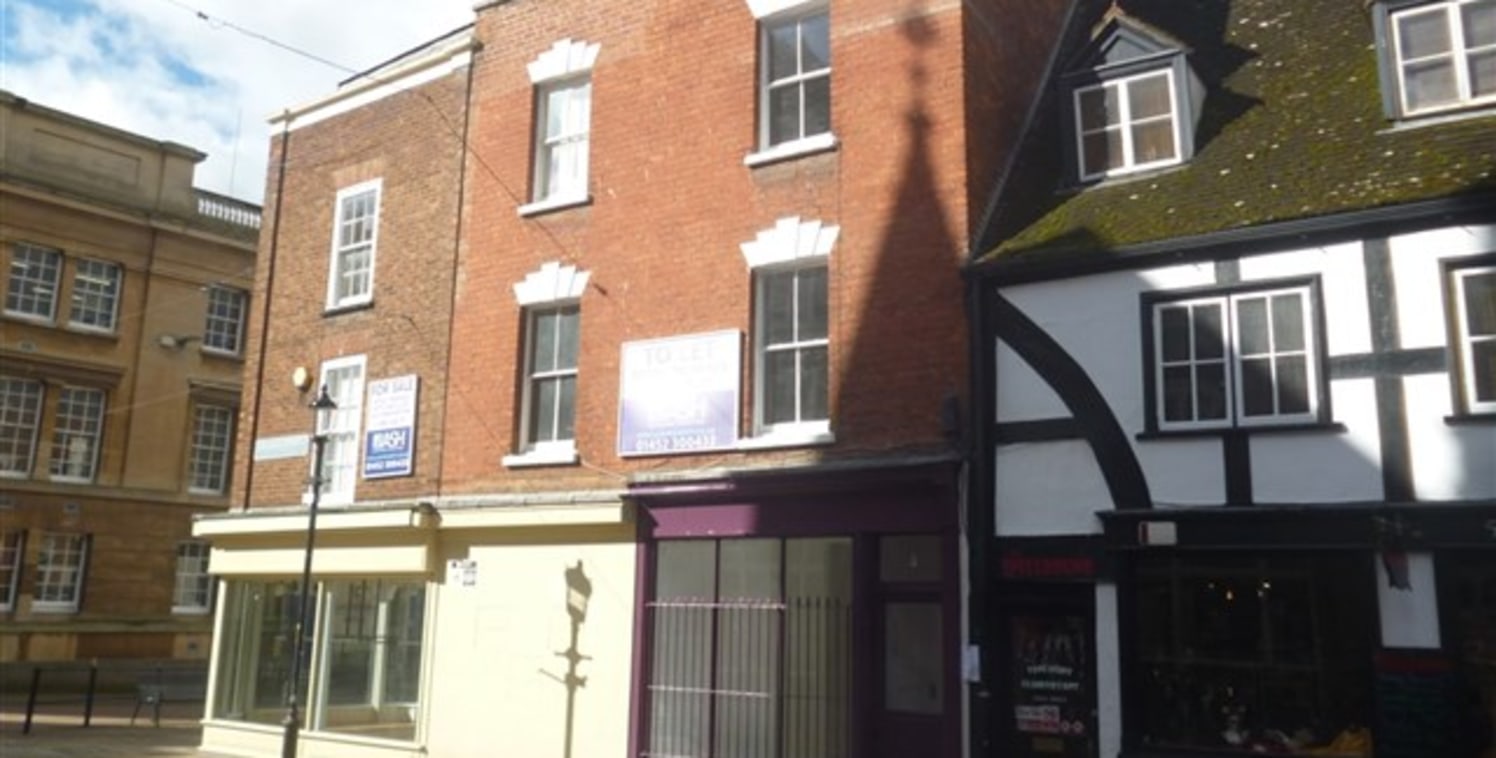 Retail unit located in a popular thoroughfare to Gloucester...