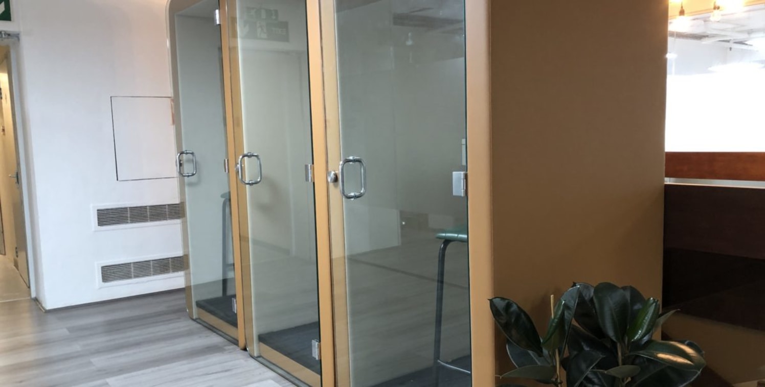 LOCATION, LOCATION, LOCATION !!! Great opportunity to secure a fully serviced office on the first floor of Duru House located within easy reach of central London. Fully furnished and all inclusive (except broadband) serviced office in one of London's...