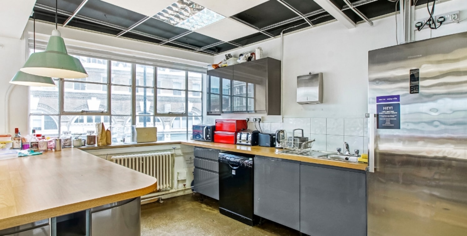 Two floors available comprising 1,819 - 3,638 Sq Ft. 

The building is situated within a prime location, on the corner of Great Eastern Street, Fairchild Street and Shoreditch High Street. The building is comprised over ground to fourth floors and oc...