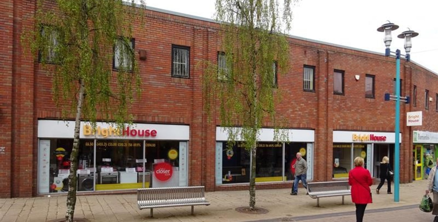 Retail unit to let in Huyton comprising 3,518 sq ft.

The premises are located in a prominent retail position on Derby Road. The Huyton main pedestrianised shopping street where national retailers include William Hill, Iceland, Peacocks, Poundstretch...