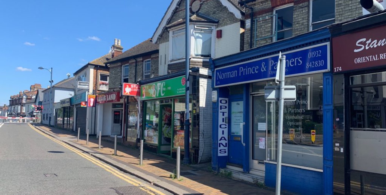 Vacant shop to let close to Addlestone train station