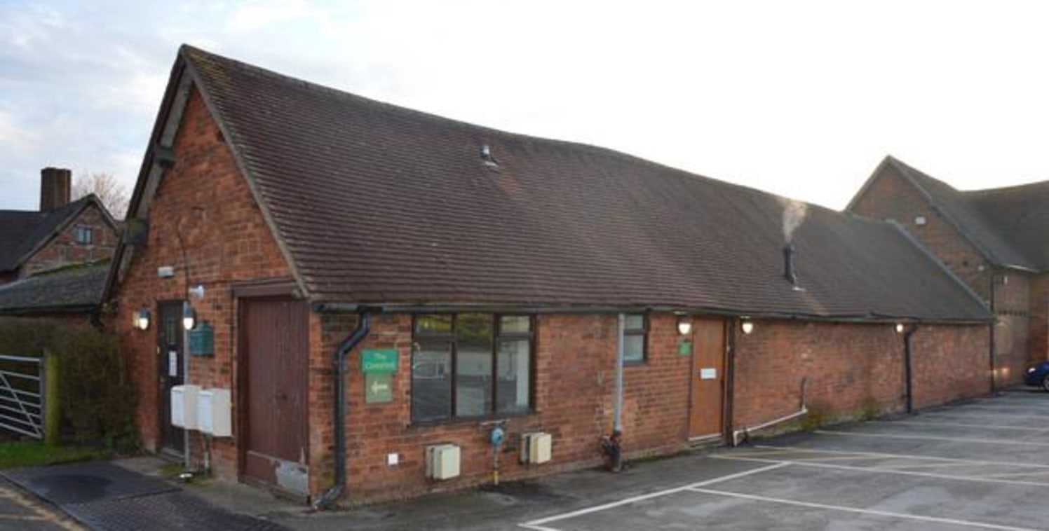 Hampton Hill Farm is a single storey office of Warwickshire brick and tile construction dating from the late 18th or early 19th century.

There are two entrances to the premises which briefly comprise a main reception area, fitted kitchen, long corri...