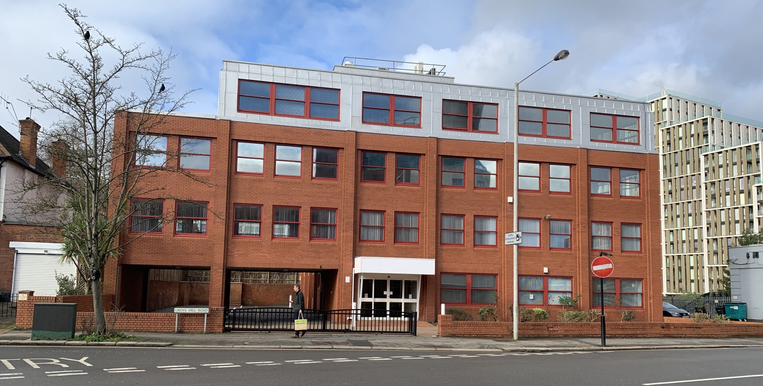 Spencer House is an attractive 1980's detached office building, arranged over ground and 3 upper floors with generous secure car parking. The building is presented to the market in good decorative order and with the benefit of some internal fit-out o...