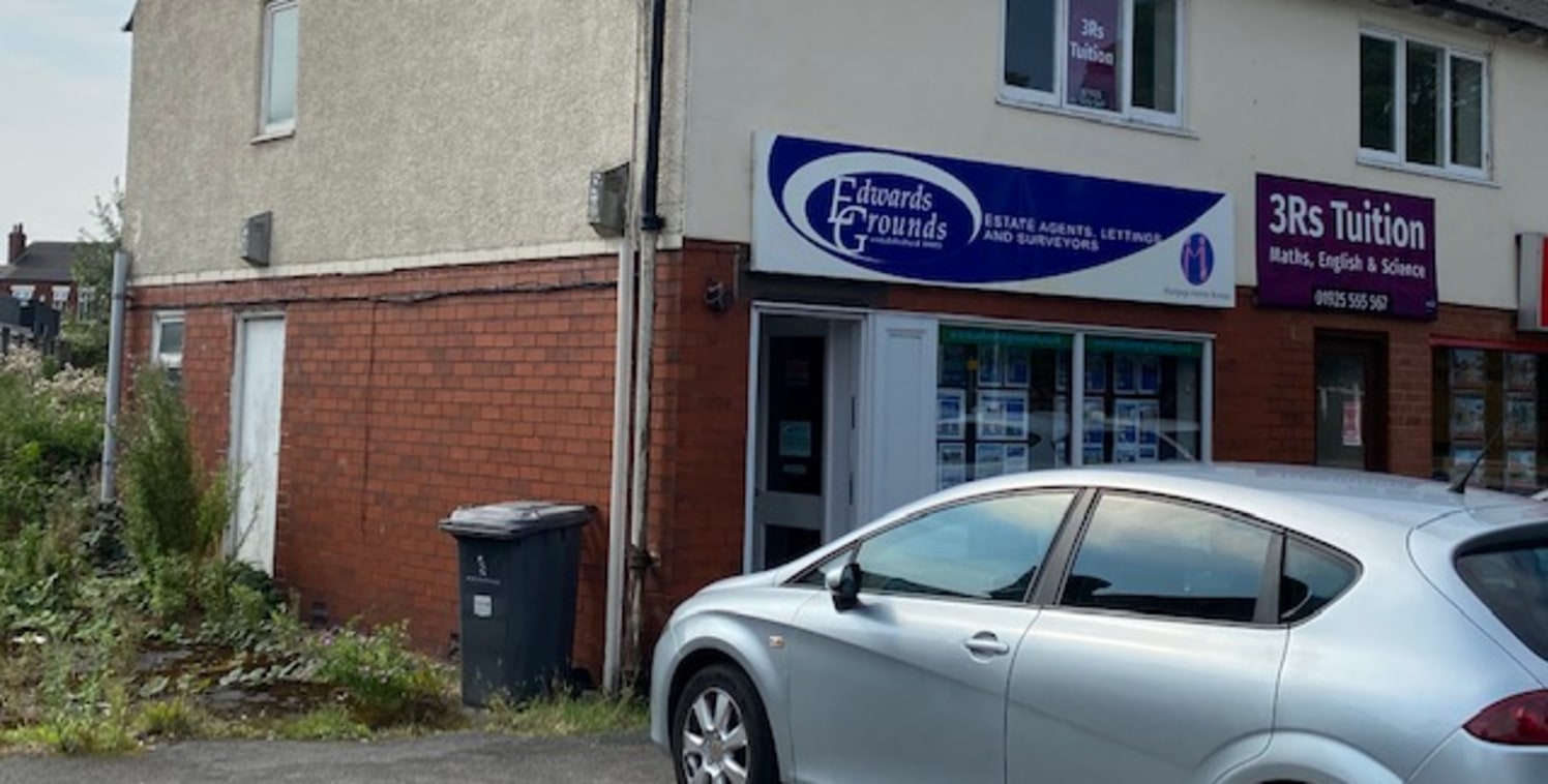 A ground floor retail unit, formerly an estate agents office with its own entrance, WC and kitchen at the rear.

There are plastered walls and ceilings with fluorescent lighting and storage heaters throughout.

The unit has a single display window pl...