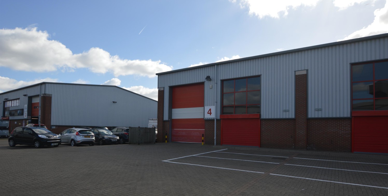 The premises comprise an end of terrace single storey steel framed building with brick profile steel cladding to the roof and brick and partial steel profile cladding to the front and side elevations.

In addition, there is a generous car parking / y...