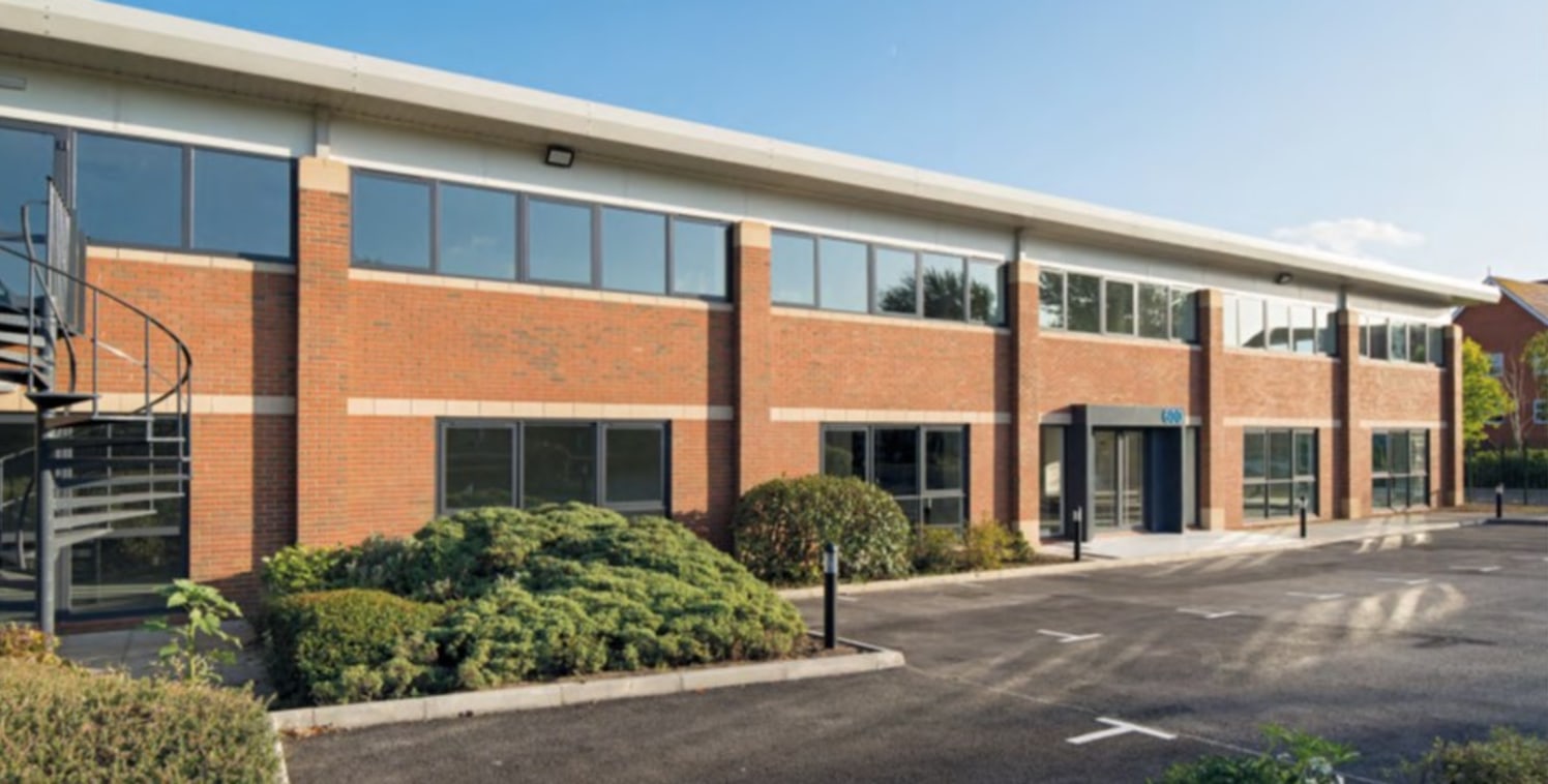 The building provides superb high quality offices with the scope to extend these internally with ancillary R&D/storage/business space finished to a very high standard. The property offers potential for a range of office and other B1/B8 users.

The bu...