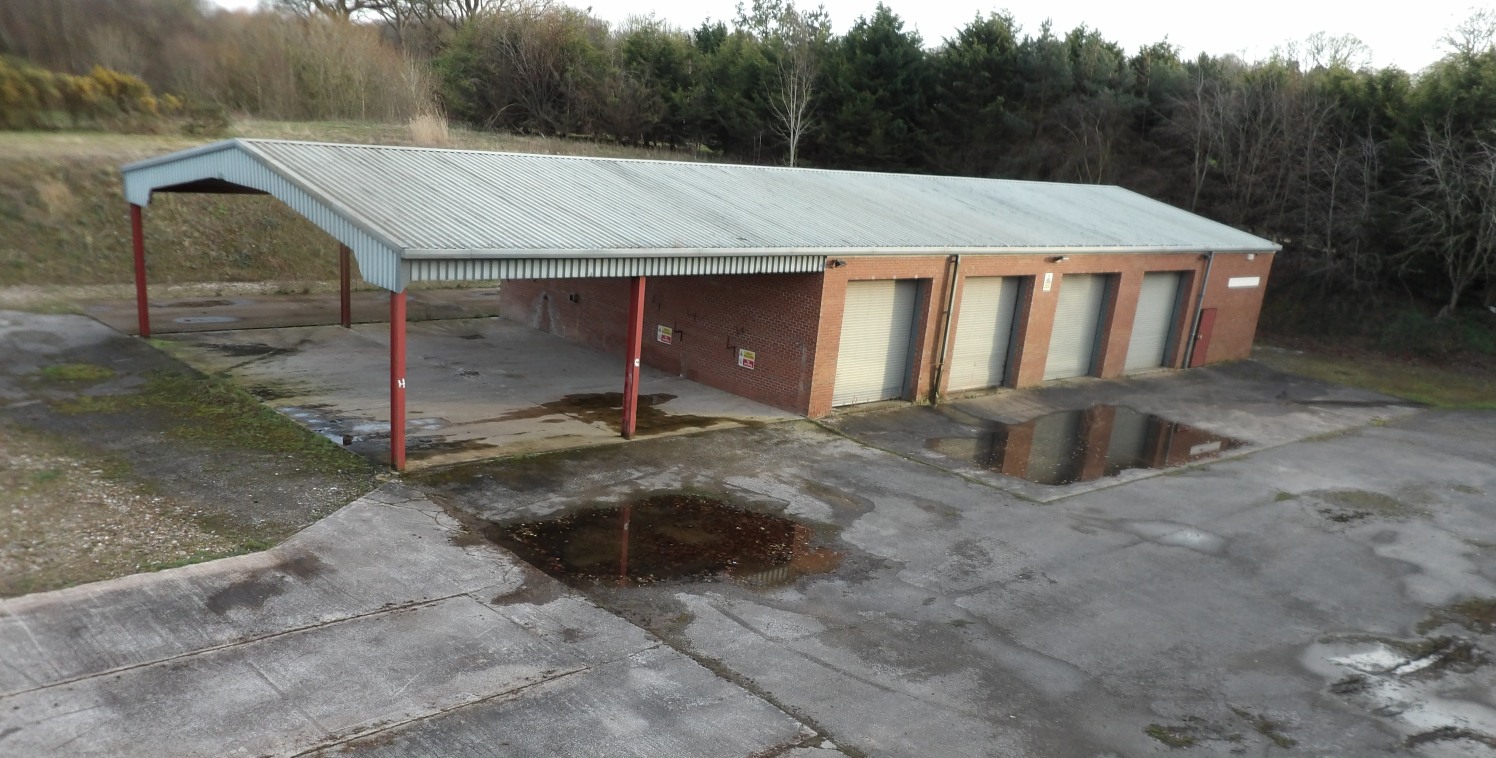 A self-contained manufacturing/warehouse unit with yard on a site of 0.73 acres

6,495 sq ft