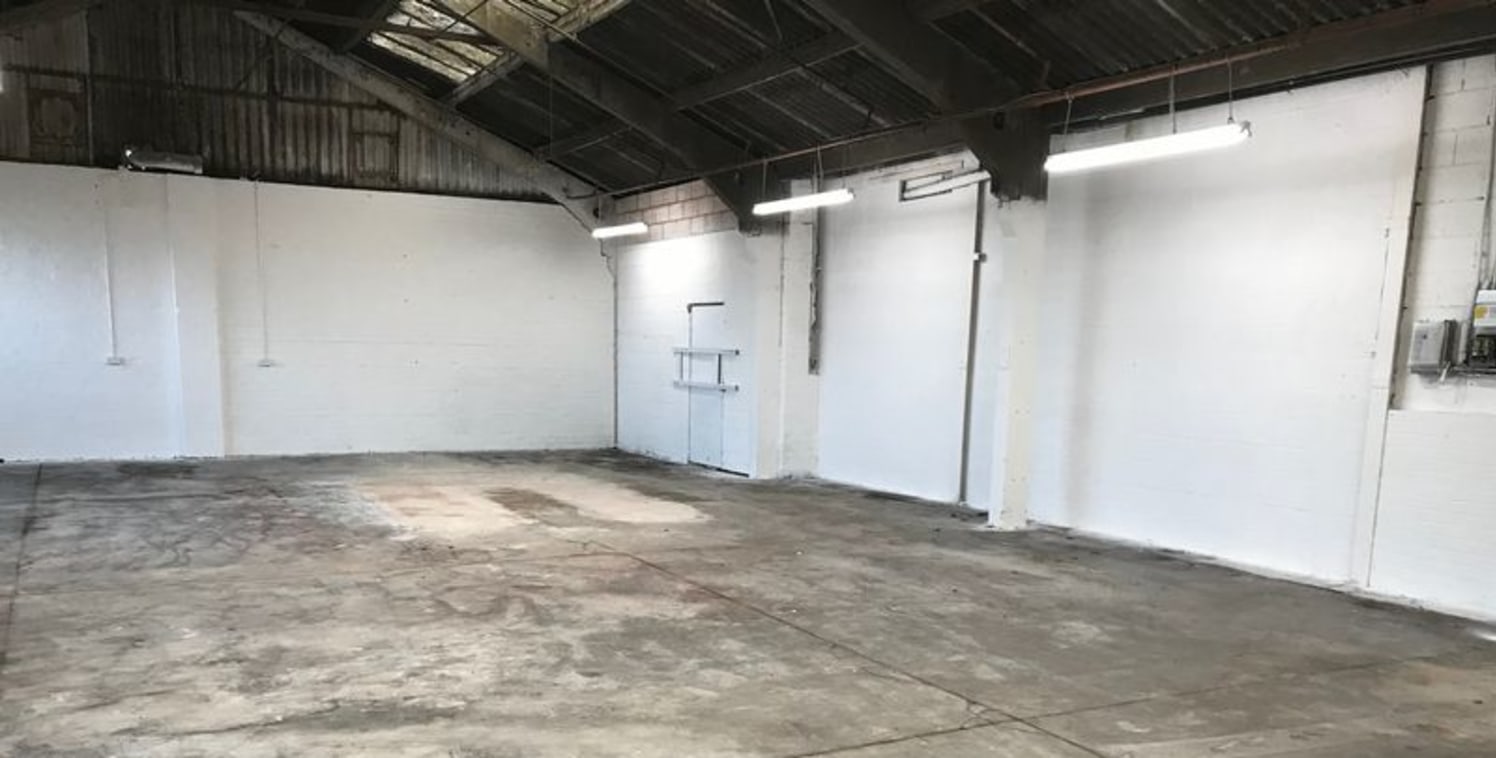 Commercial Unit to let 2349 Sq Ft suitable for various trades