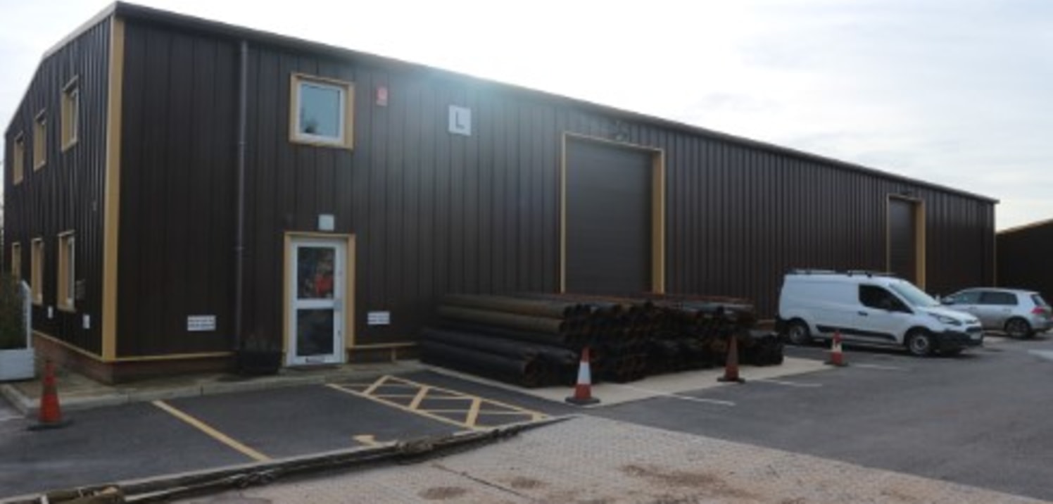 Unit L is an industrial warehouse with dual roller shutter loading doors located at Lambs Farm Business Park in Swallowfield just off the M4 motorway (Junction 11). The park benefits from its semi-rural location which provides an attractive environme...