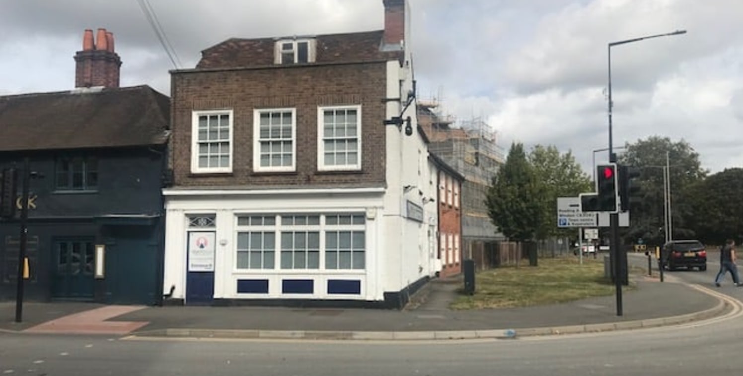 The premises are prominently located on the corner Bridge Street and Forlease Road directly opposite Waitrose supermarket and within a few minutes walk of Maidenhead High Street and all of the town's facilities. In addition the property benefits from...