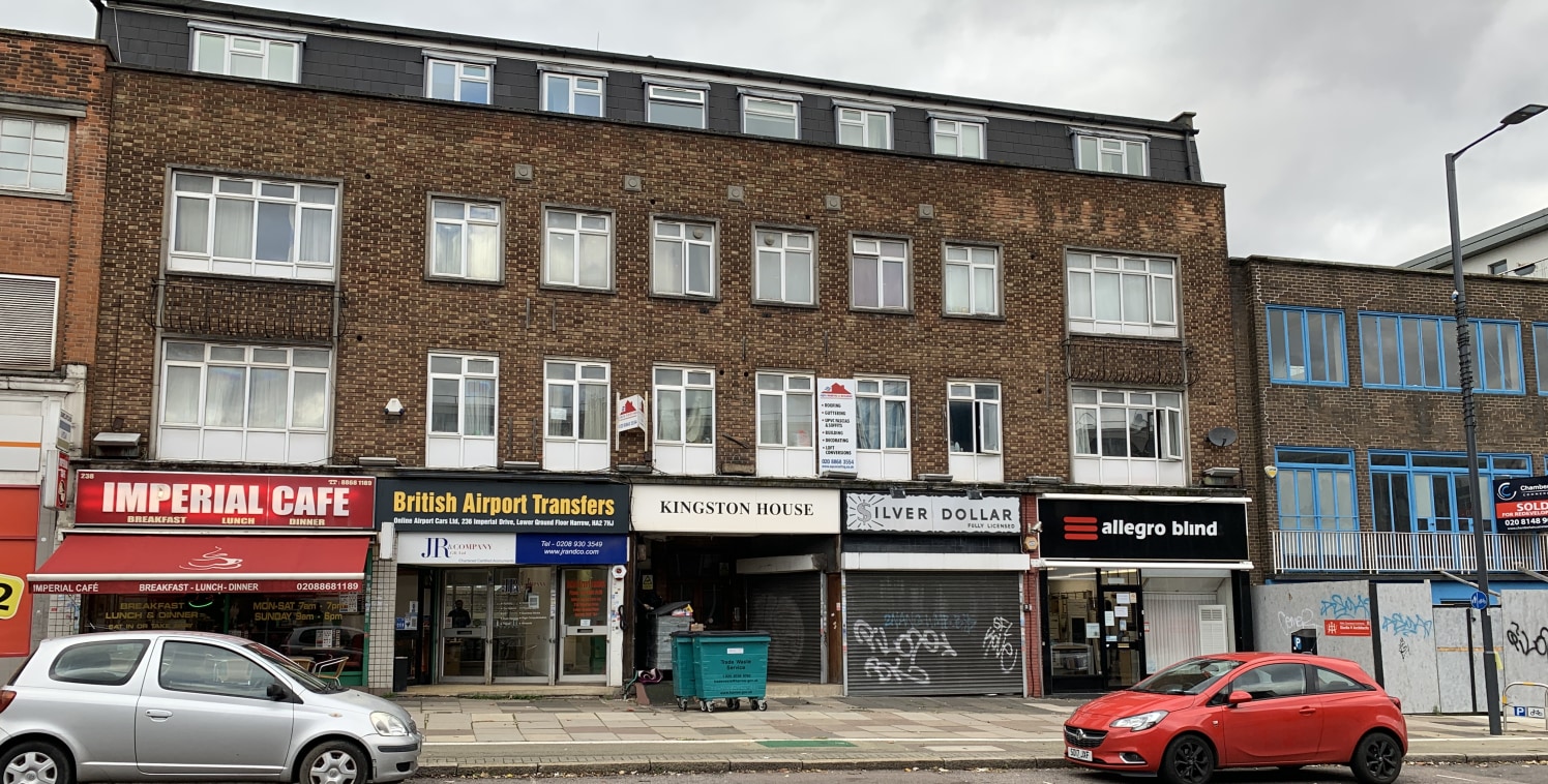 Kingston House is a principally a residential investment comprising 12 x 1 bedroom flats. The block is to be sold freehold, including the 4 ground floor shops with basements which have been sold on 999 year leases at peppercorn ground rents.

Each fl...