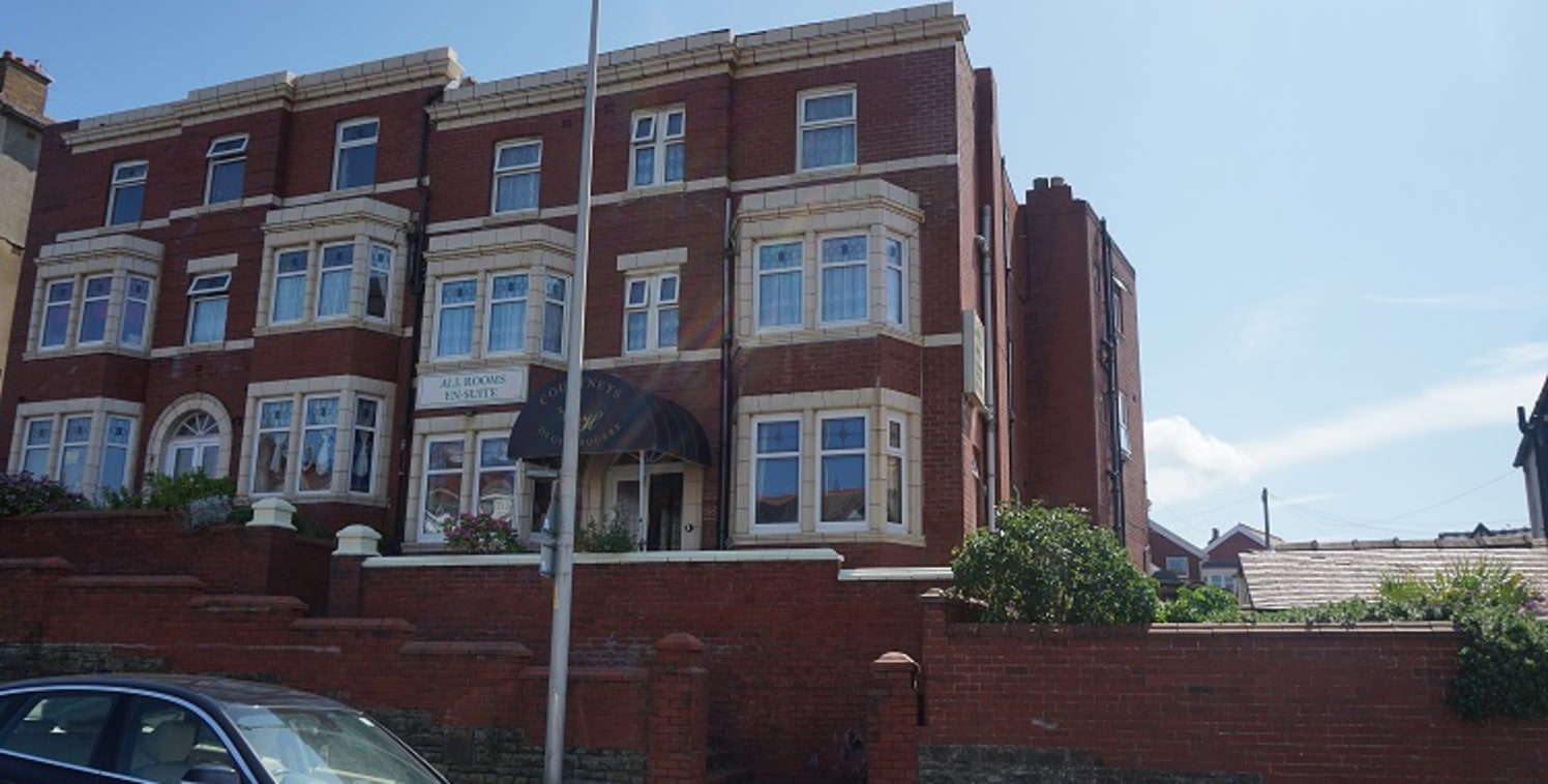 An excellent 4 Star family guest house located in an elevated position overlooking Gynn Square and Queens Promenade at the north end of Blackpool Promenade. The semi-detached Victorian building offers sea views and retains many of it's original featu...