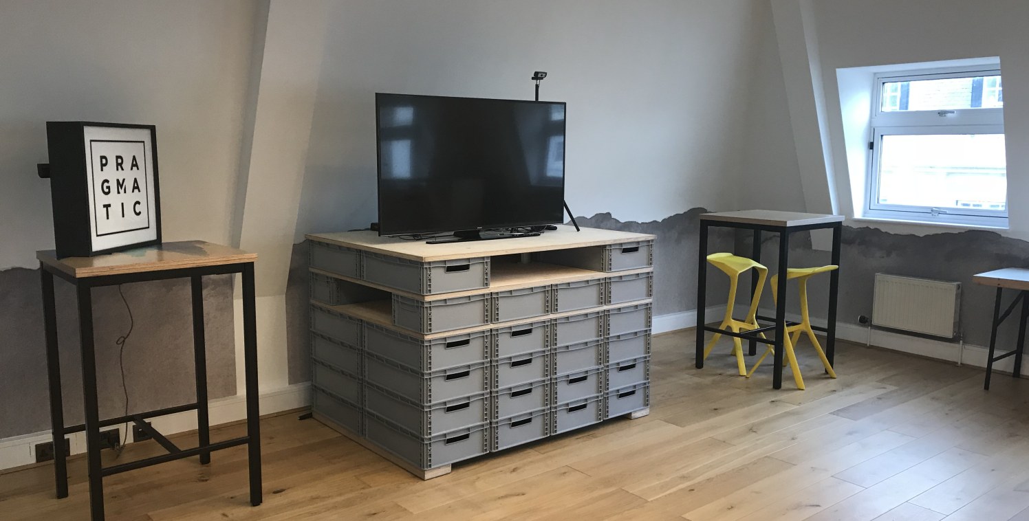 Newly refurbished open plan office / desk space