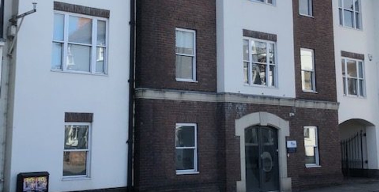 7,142 sq ft\n\nPrime Office Location\n\nElizabeth House offers modern open plan space on four floors with a listed period detached cottage on two floors. The cottage offers ideal staff space, storage, directors accommodation or offices. There are 21...