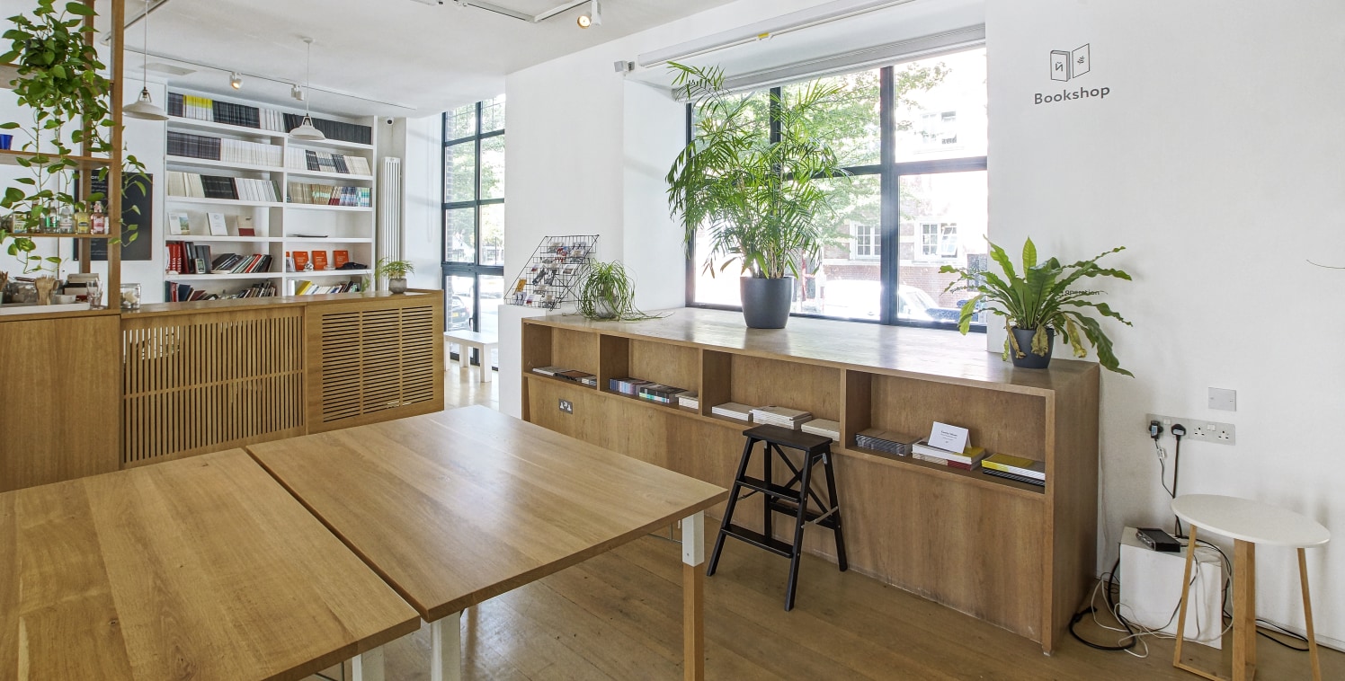 In the heart of Shoreditch, close to Boundary Gardens, Calvert Avenue is an attractive street in central Shoreditch, with Hoxton, Old Street and Shoreditch High Street station within a 10-15 min walk. Local occupiers include The Ace Hotel and Courtho...