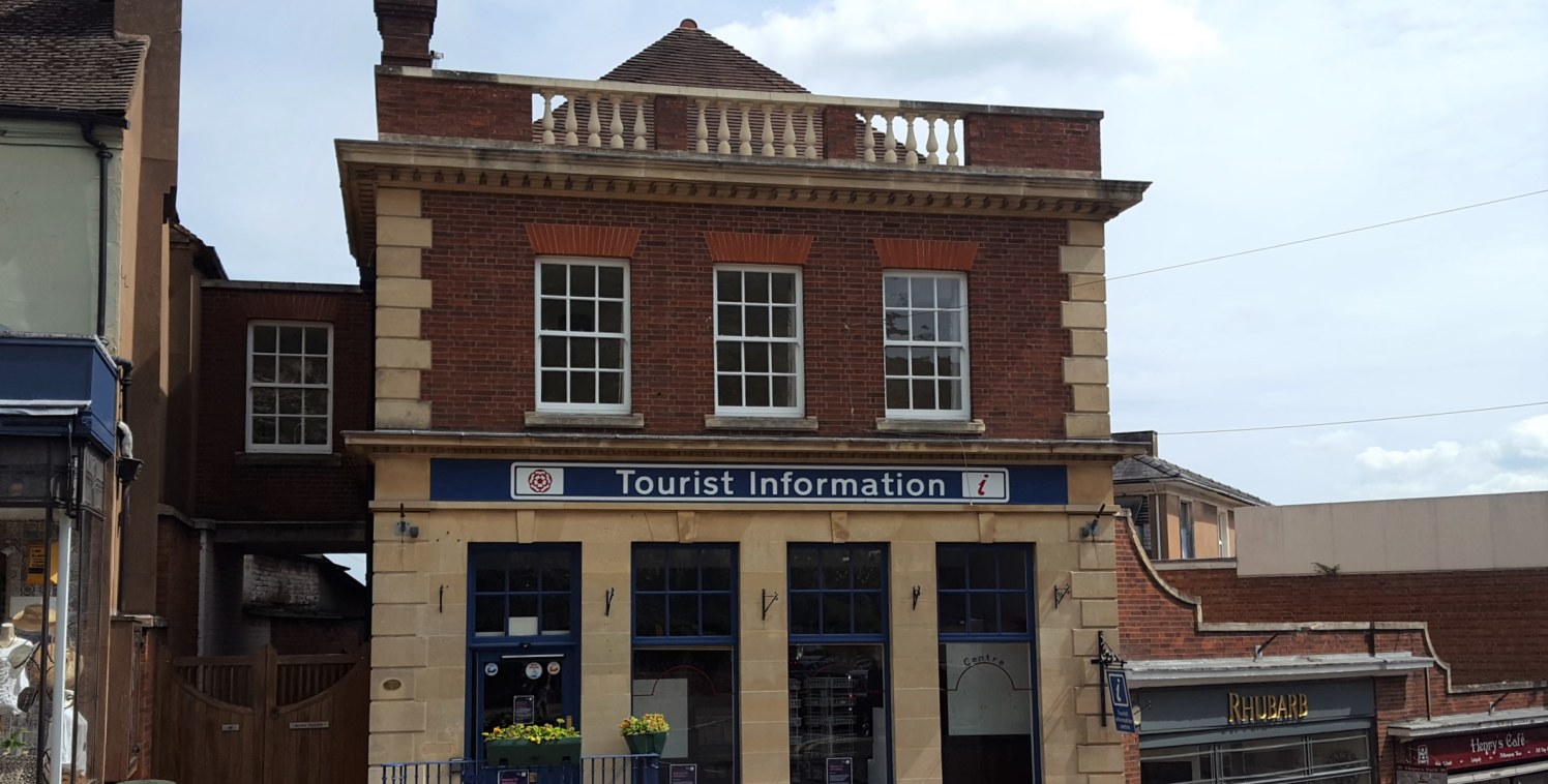 A 1,268 sq ft ground floor retail unit located on Church Street Malvern. Former bank building providing character and well proportioned accommodation.