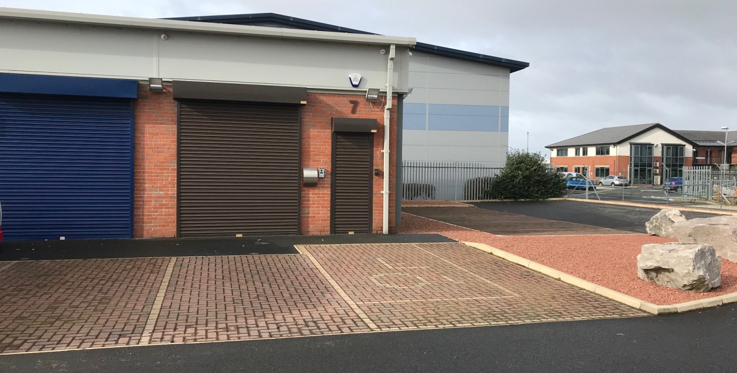 ***UNDER OFFER*** Enterprise Court is a commercial development within the successful Blackpool Business Park. This unit has been improved, fitted and finished to a high standard and includes: 

-Solid concrete floor 

-Eaves height 7 metres (rear), 4...