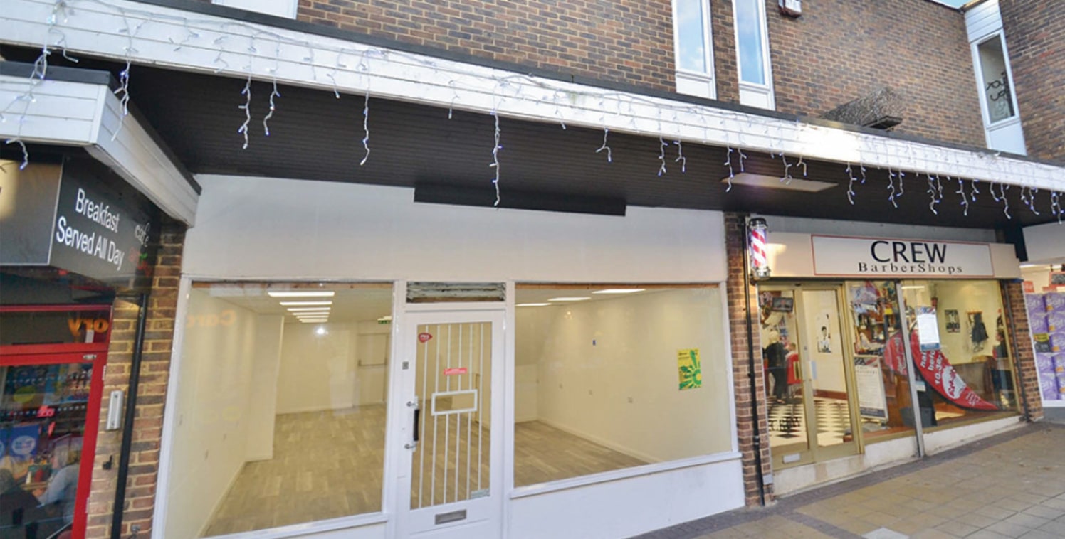 <p class="Default">The town of Totton is situated approximately 6 miles to the west of Southampton via the A35, within approximately 1 mile of the M271 which links with the M27 motorway. Totton Shopping Centre is located off Commercial Road, the main...